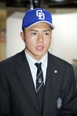 記者会見で抱負を語る能戸輝夢（大賀章好撮影）