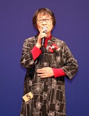 歌声を披露する音更学級生