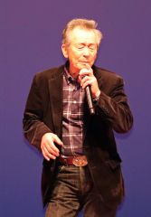 歌声を披露する豊田学級生