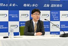 会見する秋田局長