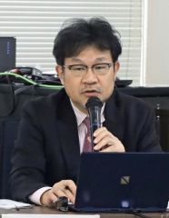 講演する山崎教授