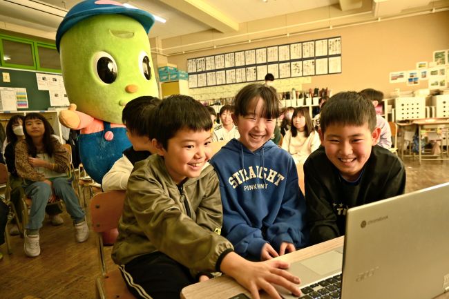 音更の児童と北見の児童が大豆学習で交流