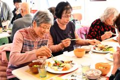 バスツアーで栄養バランス学ぶ　更別村介護予防教室で帯広を訪問