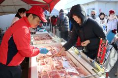 人気を集めた「いけだ牛」の即売会