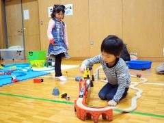 子育てサークル「ママ チャリ」サロンで親子70人交流 4