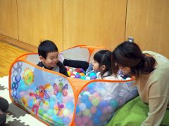 子育てサークル「ママ チャリ」サロンで親子70人交流 6