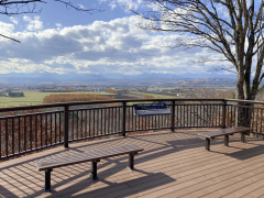 萠和山の「もいわ山森林公園」内に整備された展望デッキ