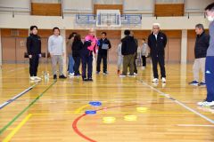 15チーム45人が参加したフロアーリング