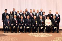 商工鉱業功労者などの受賞者ら