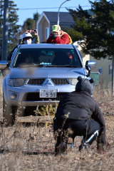 市街地のヒグマ出没を想定して行われた緊急銃猟による合同訓練（須貝拓也撮影）