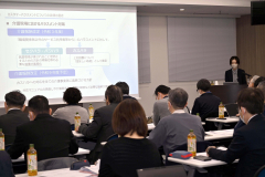 カスハラ対策について平井弁護士から学ぶ福祉法人の理事長ら