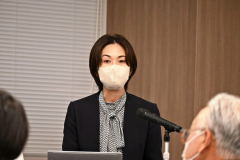 カスハラ対策について福祉法人の理事長らに解説する平井弁護士