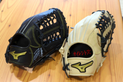 石井さんの異名「サイレントＫ」の文字が刺しゅうされたものとサイン入りのグローブ