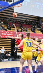 デフバスケ女子日本、「笑顔」で初戦白星発進　帯広聾教諭・坂本ＨＣ、選手信じて指揮に熱　デフリンピック 11