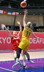 デフバスケ女子日本、「笑顔」で初戦白星発進　帯広聾教諭・坂本ＨＣ、選手信じて指揮に熱　デフリンピック 7