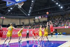 デフバスケ女子日本、「笑顔」で初戦白星発進　帯広聾教諭・坂本ＨＣが選手信じて指揮に熱