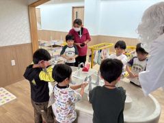 手洗いのポイントを実践する園児たち（広尾地方食品衛生協会提供）