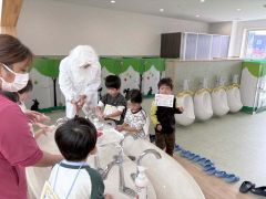 手洗いのポイントを実践する園児たち（広尾地方食品衛生協会提供）