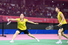 バド女子の長原ペア圧勝で8強 デフリンピック 4強懸け20日に台湾ペア戦 8