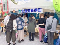 そばやジャガイモなどを販売し、人気を集めた新得町ブース