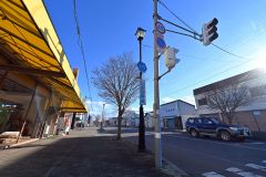 更別村の中心街を通る更別停車場線