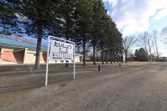 廃止後に造られたホームや駅名標は撤去され、駅名標は新調された