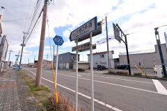 道道６６２号は幸徳大樹停車場線だが、「大樹２条通」の下の標識には「萠和大樹停車場線」の文字があり、重複区間であることが分かる