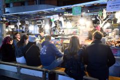 ソウル中心部にある「広蔵市場」には、連日多くの観光客が訪れている