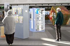 書道や絵画、写真など多彩な作品が並ぶ展示会場（２０日午前１０時半ごろ、須貝拓也撮影）