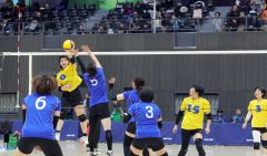 ＲＵＢＩＫ′ＳＣＵＢＥ優勝　女子は帯広市役所クラブ２位　全国社会人９人制バレー東ブロック男女優勝大会 31