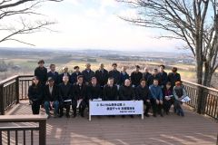 「もいわ山森林公園」に整備された「日高山脈展望デッキ」