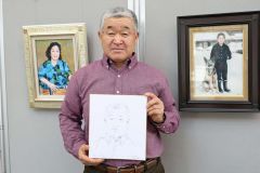 来場した笹島さんは「大感激」と初の似顔絵体験に大満足の様子だった