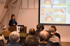 食事療法などを解説する笹島管理栄養士