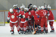 勝利を喜ぶ（２０）ＦＷ齋藤颯ら清水の選手たち