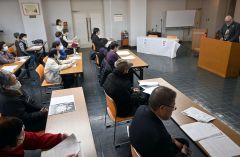 町民ら６０人が傾聴の大切さなどに理解を深めた講演会