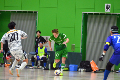 【ソルプレーサ十勝―ＬＥＶＯ北海道】ソルプレーサ十勝（緑ユニホーム）は後半も果敢にゴールに迫るが、１点が遠かった