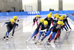 【女子マススタート決勝】ラスト１周の鐘が鳴りスパートする選手たち