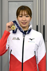 女子１５００メートルで優勝した小野寺優奈