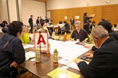 高校生から６０代まで町民２３人が将来の地域活性化案を考えた