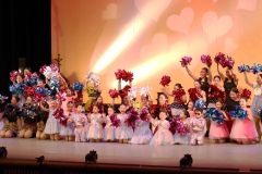 華麗なダンスで８００人魅了　チアーエンジェルバトントワラ―ズ発表会