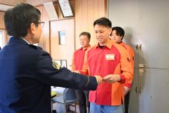 特殊詐欺被害を未然に防ぐ　セコマ定員２人に感謝状　池田署 3