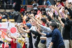 「すごい、ありがとう」 観戦の坂本さん家族、「金」たたえる デフリンピックバスケ 4