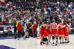 「すごい、ありがとう」 観戦の坂本さん家族、「金」たたえる デフリンピックバスケ 5