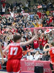 「すごい、ありがとう」 観戦の坂本さん家族、「金」たたえる デフリンピックバスケ 6