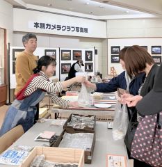 にぎわったカフェマルシェ
