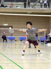 【男子シングルス・決勝】粘り強くラリーを続ける帯大谷の河野颯汰