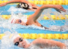 【女子８００メートル自由形】力泳し、２位に入った蝦名愛梨（大賀章好撮影）