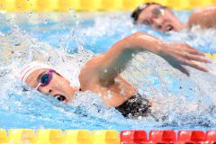 【女子８００メートル自由形】力泳し、２位に入った蝦名愛梨（大賀章好撮影）