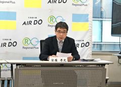 中間決算を説明する安廣取締役