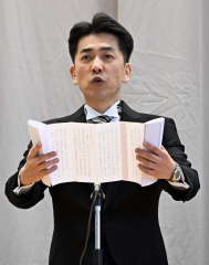 式辞を述べる辻校長(須貝拓也撮影)